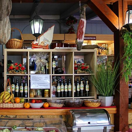 Visovac Rooms And Breakfast Скрадин Екстериор снимка