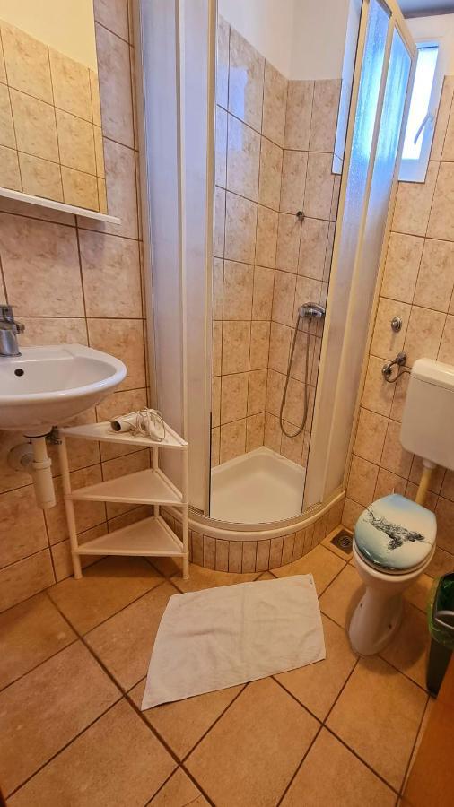 Visovac Rooms And Breakfast Скрадин Екстериор снимка