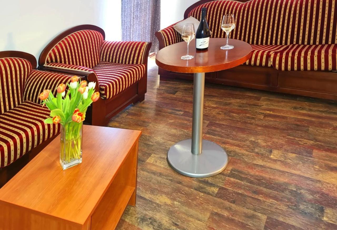 Visovac Rooms And Breakfast Скрадин Екстериор снимка