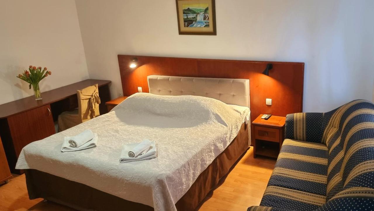 Visovac Rooms And Breakfast Скрадин Екстериор снимка