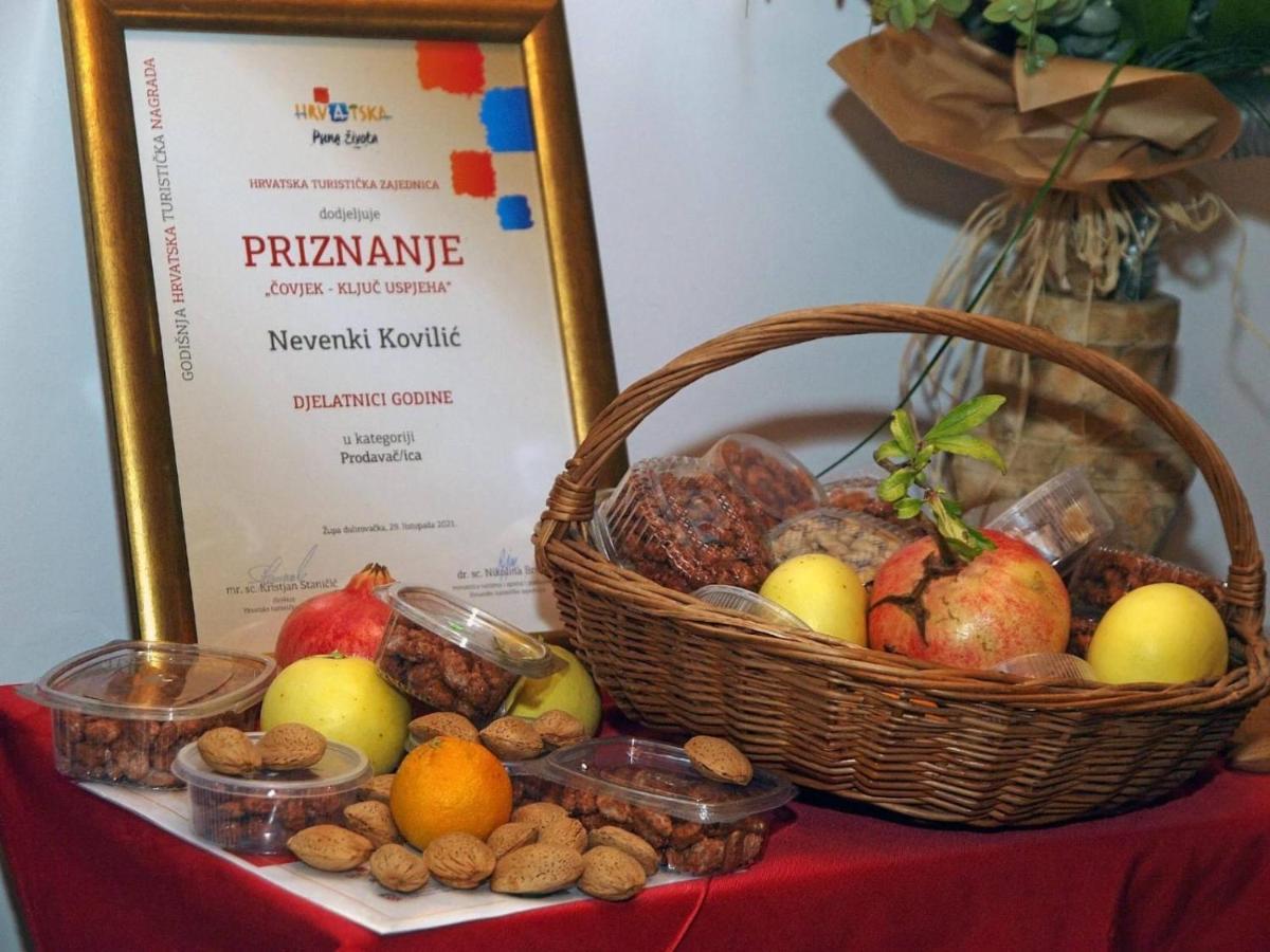 Visovac Rooms And Breakfast Скрадин Екстериор снимка