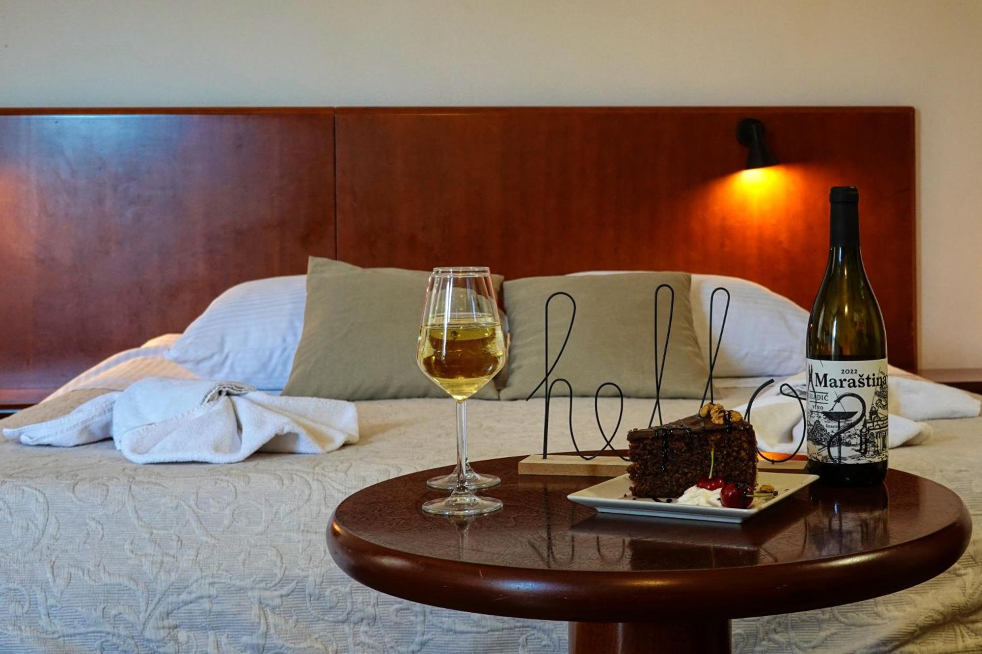 Visovac Rooms And Breakfast Скрадин Екстериор снимка